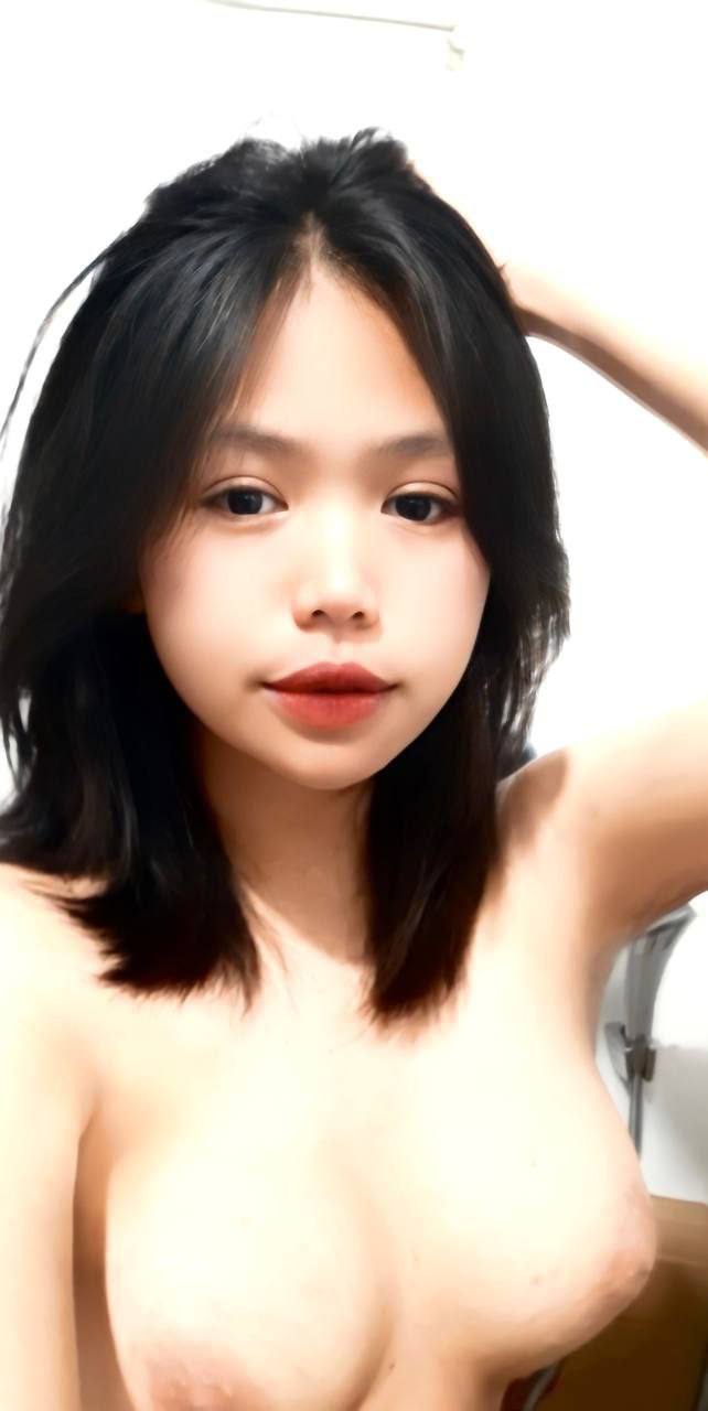 Cô gái hư hỏng cần một con cặc to để đụ cái lồn nhỏ xíu của cô ấy (Góc nhìn HD 4K) - TinyTaya