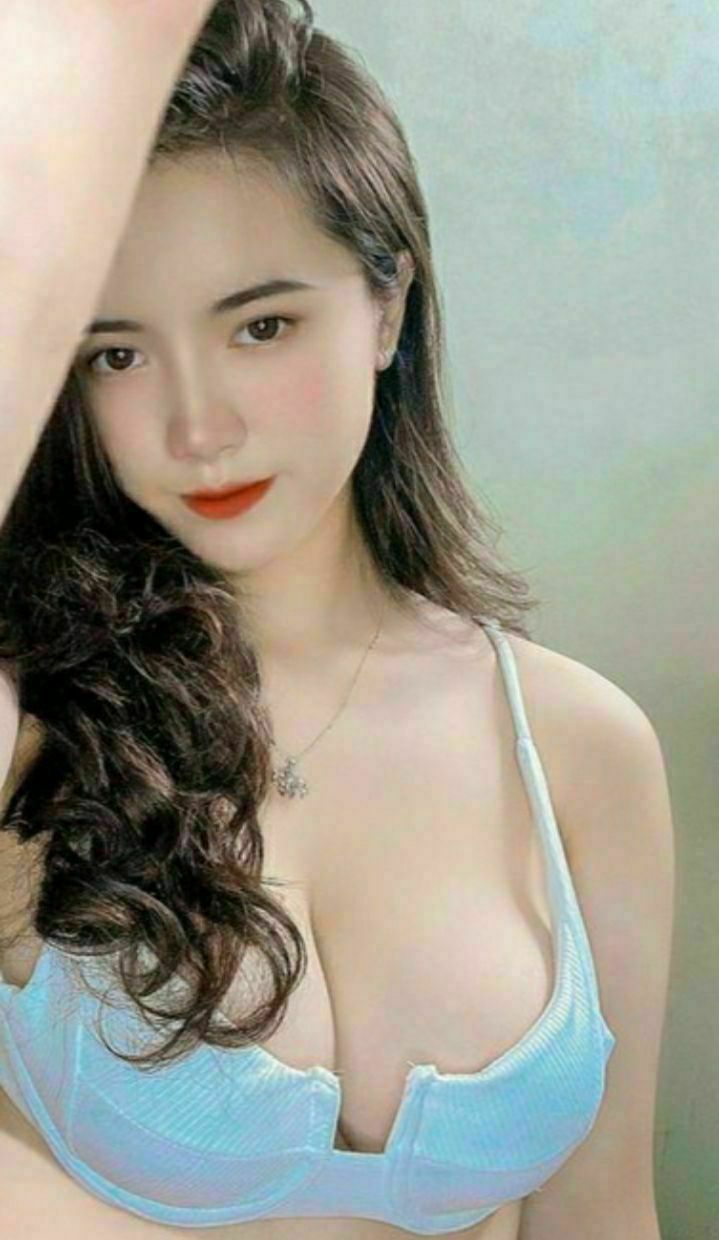 Anh trai giàu có được hẳn 2 người tình tranh nhau xem ai giỏi hơn